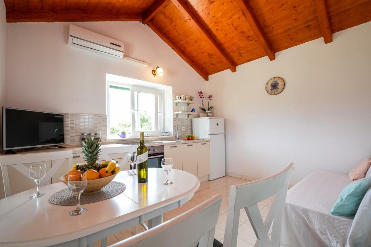 Вилла Vineyard House & Olive Grove House Рачишче Экстерьер фото